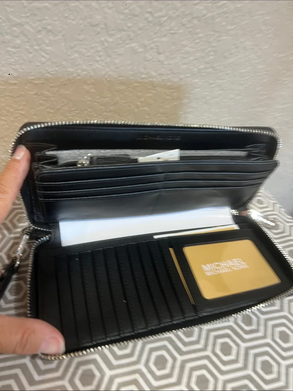 MICHAEL Michael Kors Black LG TRVL continental wallet with detachable strap
